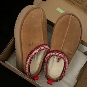 UGG Brown and Red Cozy Sandals🌋🌋